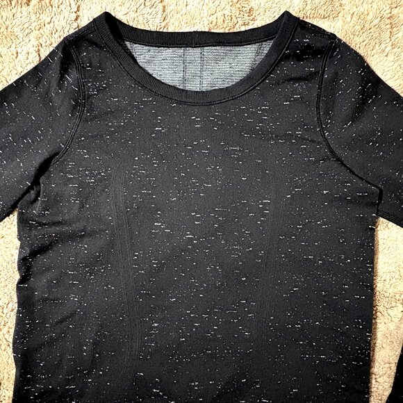 Like New Lululemon Swiftly Tech Long Sleeve Breeze Shirt Running Top 4 - Picture 3 of 8